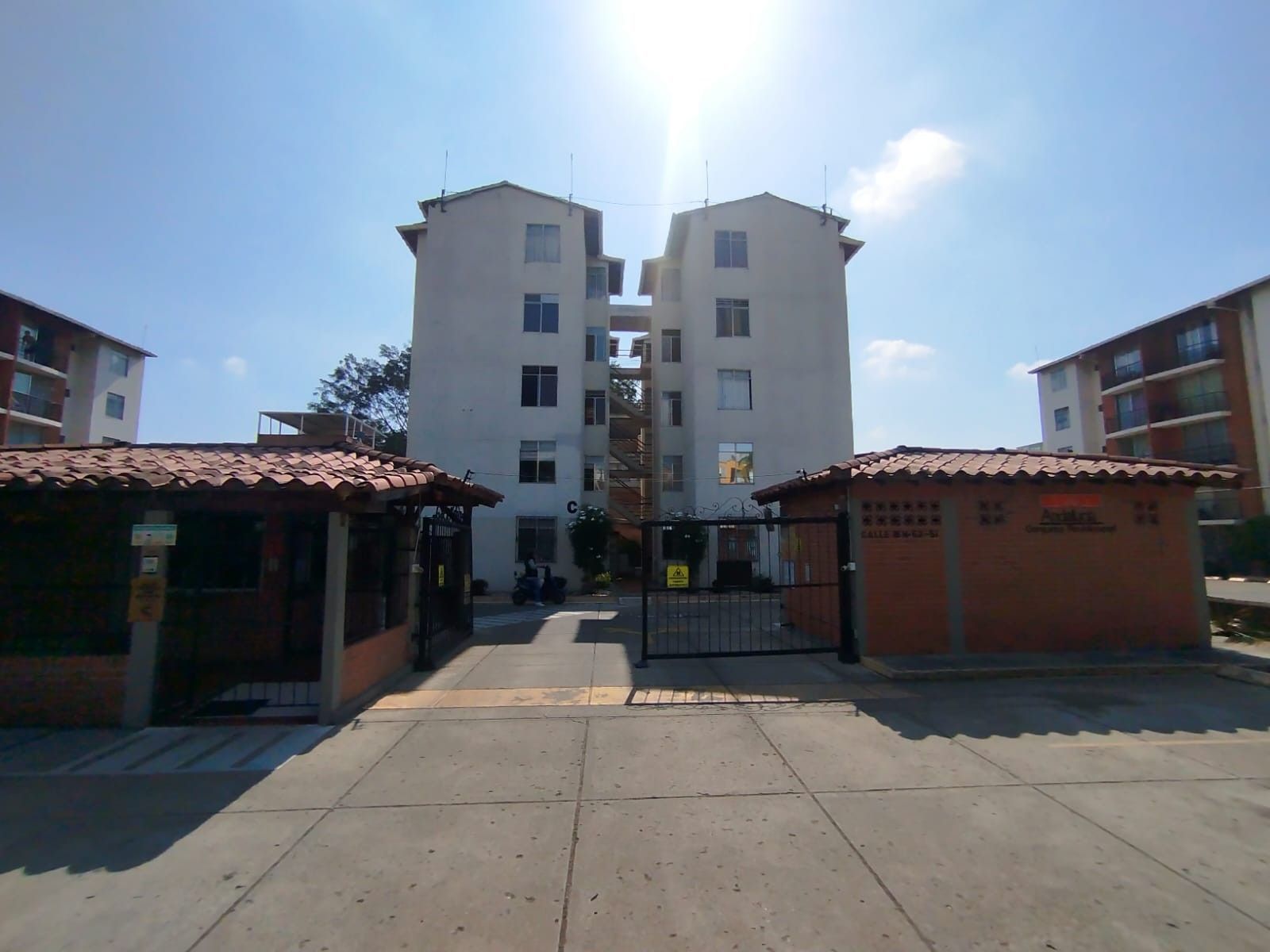 Apartamento en arriendo Valle Del Cauca Cali Cañaverales - Los Samanes 60 m2 Habitaciones 2 Baños 2 Garajes 1 Precio $1600000