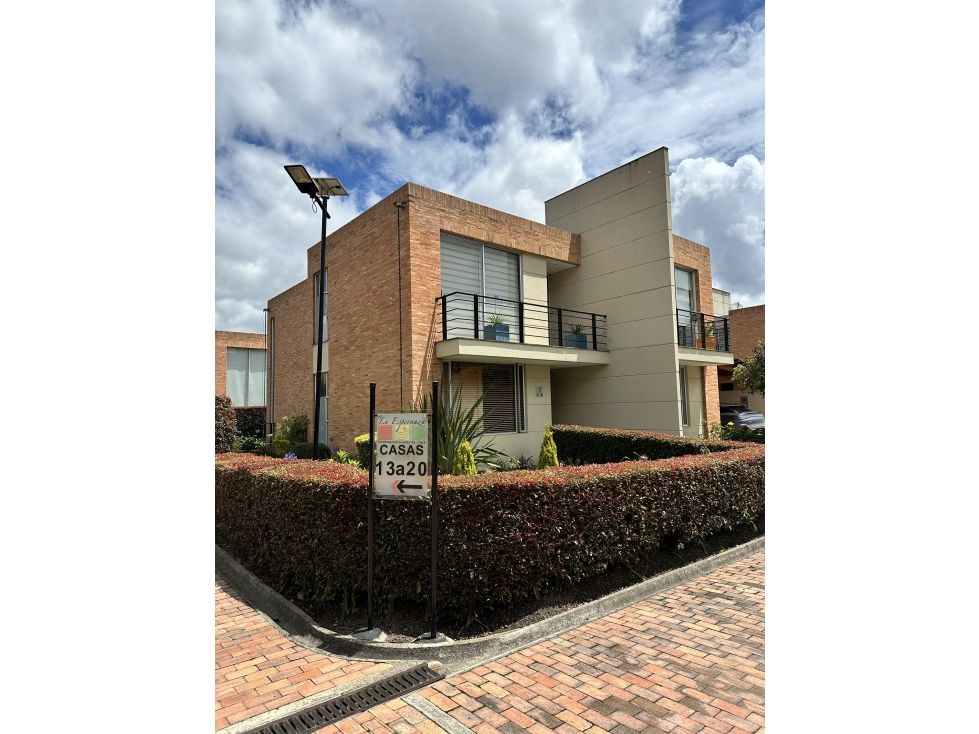 Casa en arriendo Cundinamarca Chía Cr Avalon Hills 295 m2 Habitaciones 4 Baños 3 Garajes 4 Precio $7400000