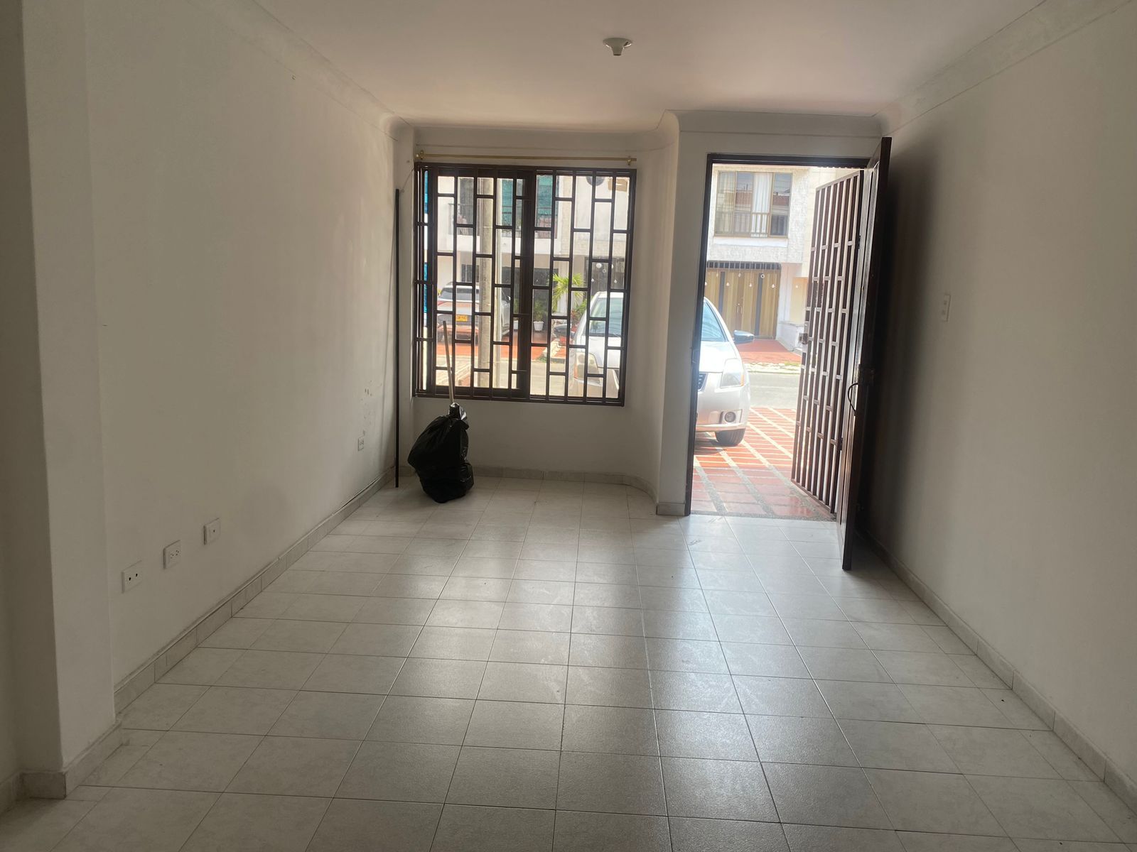 Apartamento en arriendo Valle Del Cauca Palmira Las Flores 60 m2 Habitaciones 3 Baños 2 Garajes 0 Precio $1000000