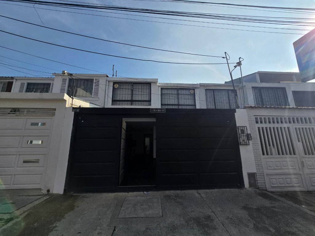 Casa en arriendo Cundinamarca Bogotá La Castellana 125 m2 Habitaciones 4 Baños 4 Garajes 2 Precio $5500000