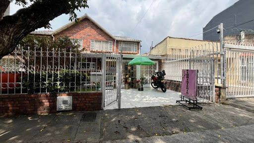 Casa en arriendo Cundinamarca Bogotá El Batan 285 m2 Habitaciones 4 Baños 3 Garajes 2 Precio $6000000