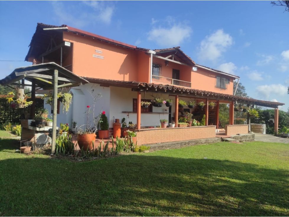 Casa en venta Antioquia Guarne Guarne 308 m2 Habitaciones 4 Baños 2 Garajes 8 Precio $2000000000