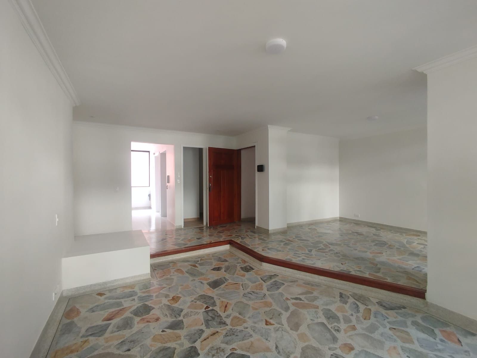 Apartamento en arriendo Risaralda Pereira Pinares Alto 118 m2 Habitaciones 3 Baños 2 Garajes 1 Precio $3200000