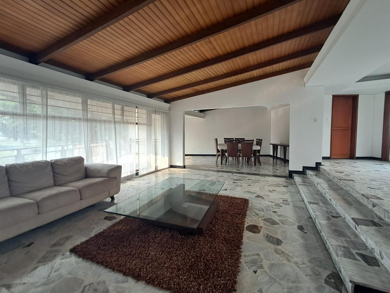 Casa en arriendo Risaralda Pereira Los Alamos 475 m2 Habitaciones 6 Baños 4 Garajes 2 Precio $17000000