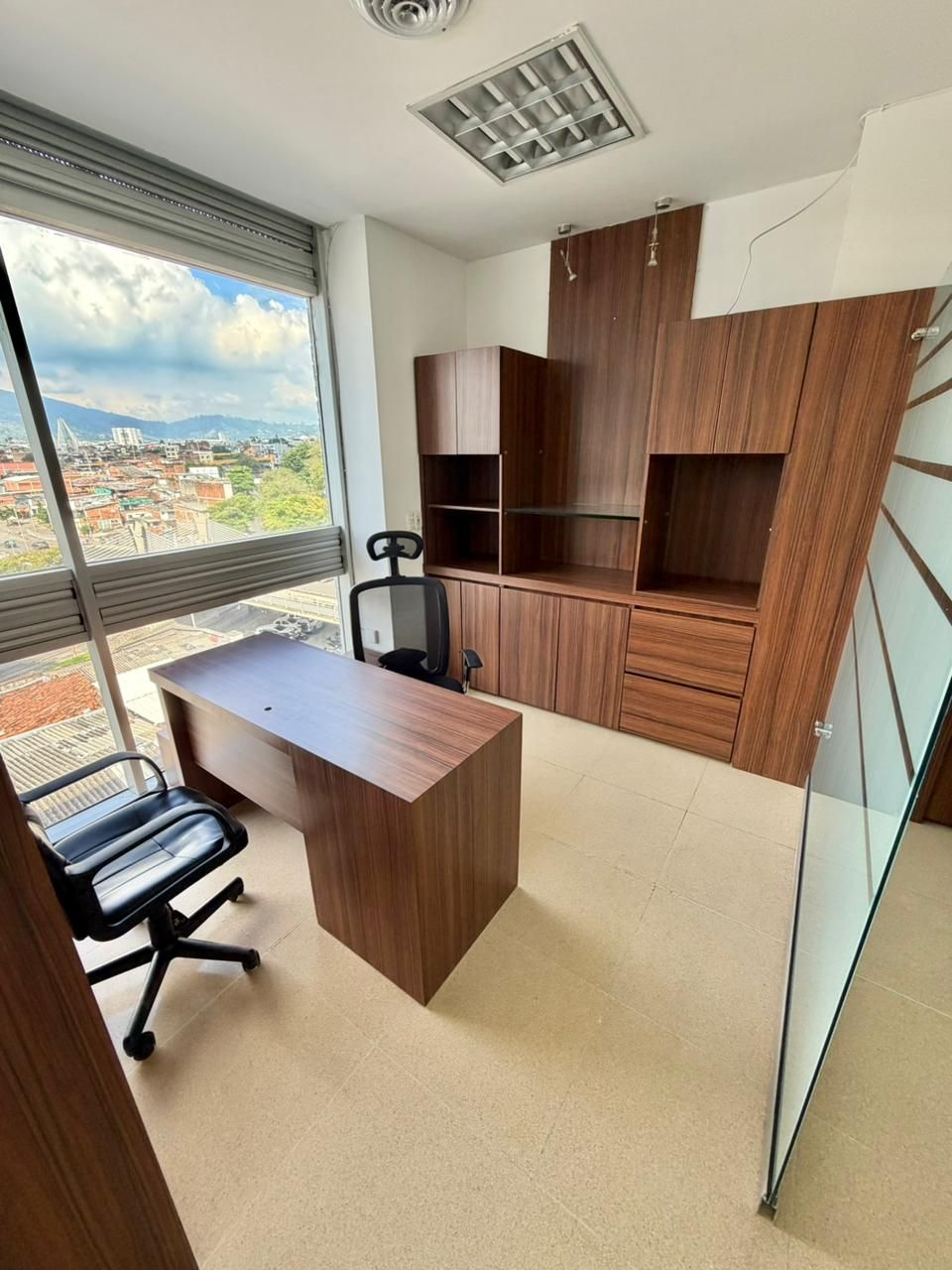 Oficina en arriendo o venta Risaralda Pereira Jardin De Velez Y Velez 42 m2 Habitaciones 0 Baños 1 Garajes 1 Precio venta $400000000 Precio arriendo $3560000