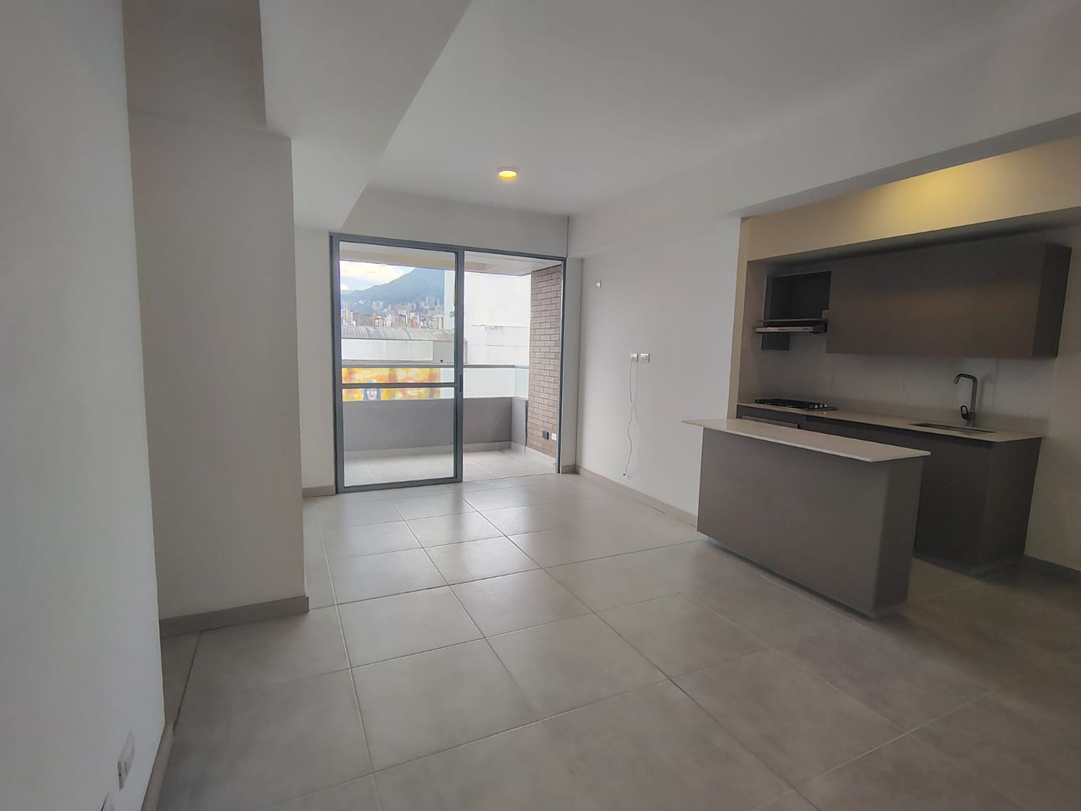 Apartamento en arriendo Antioquia Envigado Jardines 75 m2 Habitaciones 3 Baños 2 Garajes 2 Precio $3950000