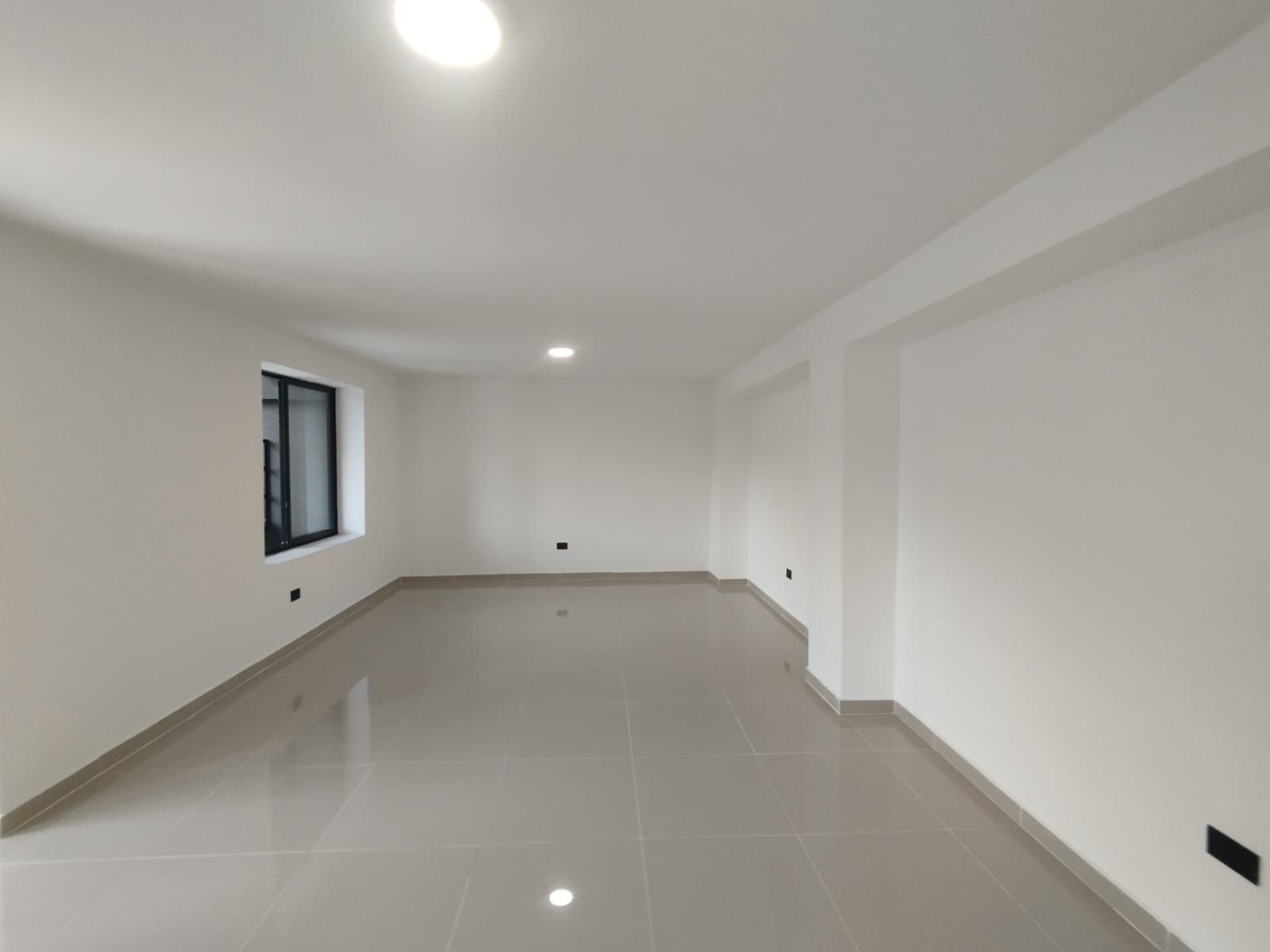 Local en arriendo o venta Risaralda Pereira Maraya 500 m2 Habitaciones 0 Baños 3 Garajes 6 Precio venta $2500000000 Precio arriendo $23000000