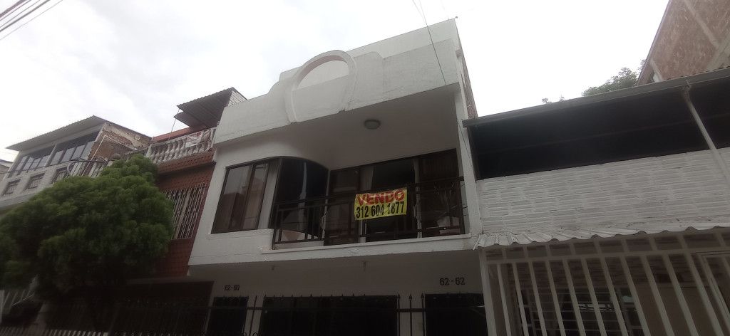 Casa en venta Valle Del Cauca Cali Urbanización La Base planta Y Talleres 228 m2 Habitaciones 7 Baños 5 Garajes 0 Precio $395000000