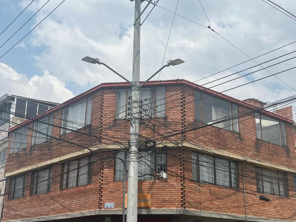 Casa en venta Cundinamarca Bogotá Santander Sur 210 m2 Habitaciones 6 Baños 3 Garajes 1 Precio $800000000