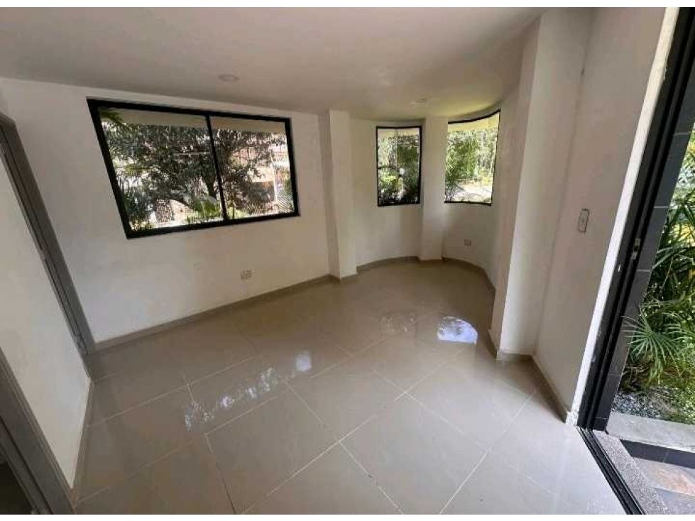 Local en arriendo Antioquia Medellín Santa Teresita 20 m2 Habitaciones 0 Baños 2 Garajes 0 Precio $1800000