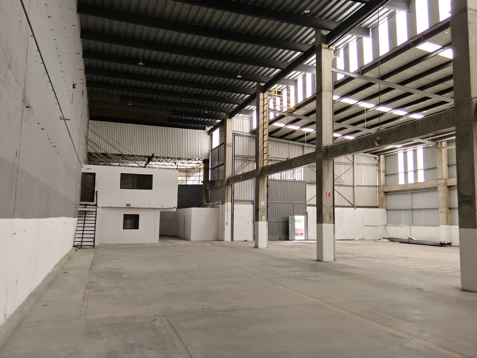 Bodega en arriendo Antioquia La Estrella La Estrella 1300 m2 Habitaciones 0 Baños 6 Garajes 0 Precio $31000000