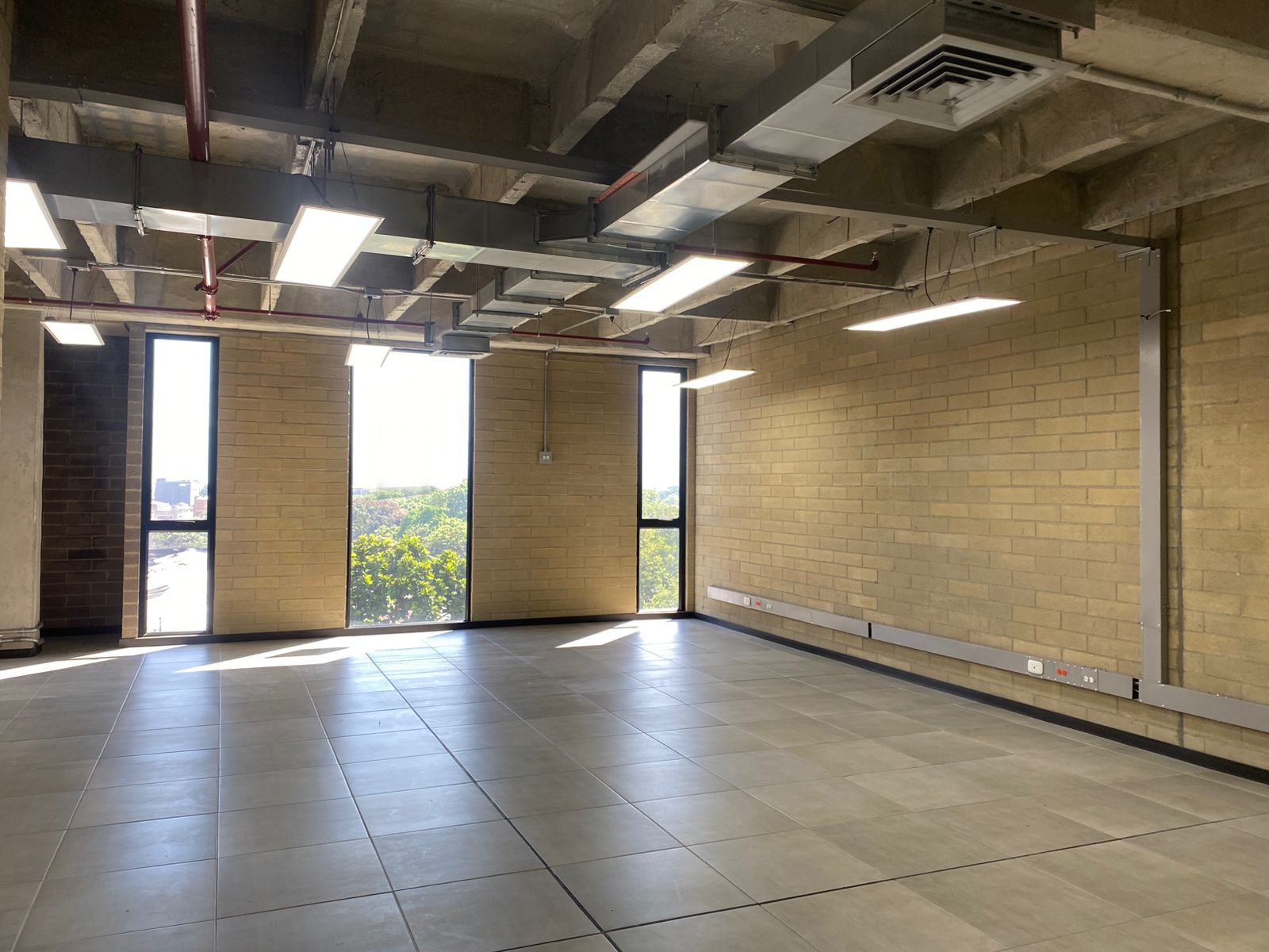 Oficina en venta Antioquia Medellín Cristo Rey 55 m2 Habitaciones 0 Baños 1 Garajes 1 Precio $620000000