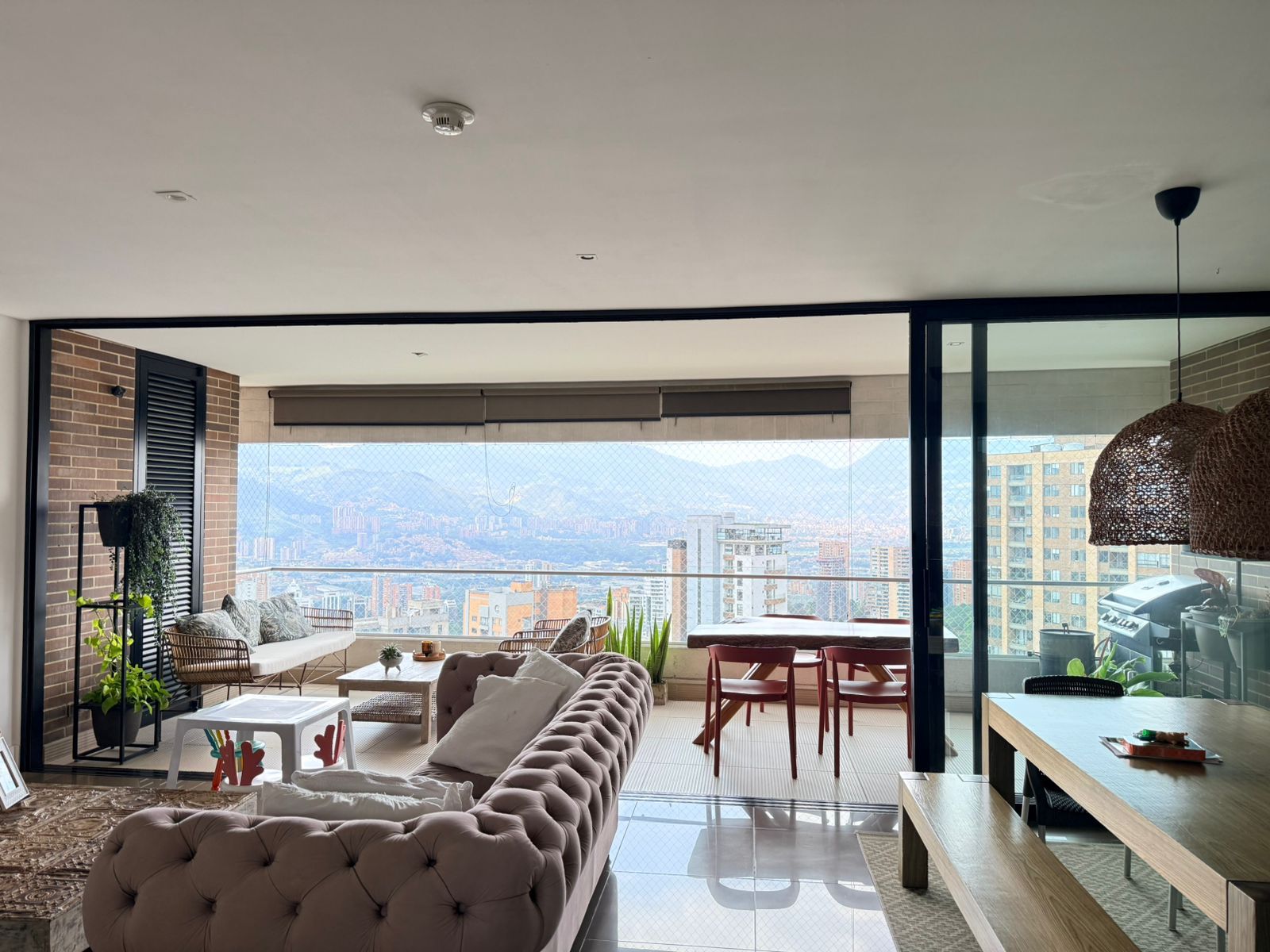 Apartamento en arriendo Antioquia Medellín San Lucas 180 m2 Habitaciones 3 Baños 4 Garajes 3 Precio $9750000