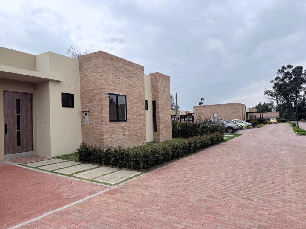 Casa en arriendo Cundinamarca Chía Chia 128 m2 Habitaciones 3 Baños 4 Garajes 2 Precio $5800000