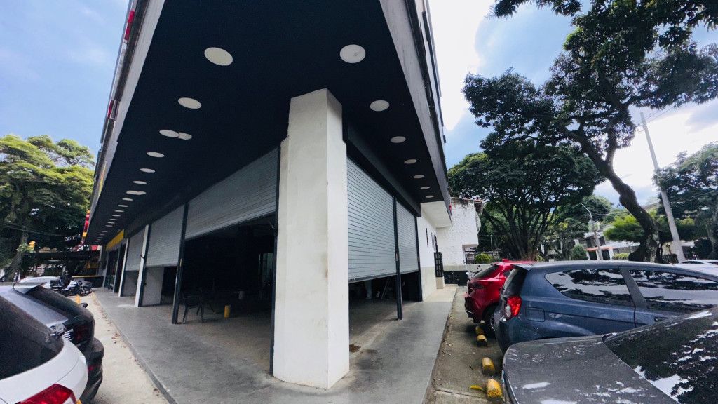 Local en arriendo Valle Del Cauca Cali Cañaveralejo - Seguros Patria 70 m2 Habitaciones 0 Baños 2 Garajes 0 Precio $8000000