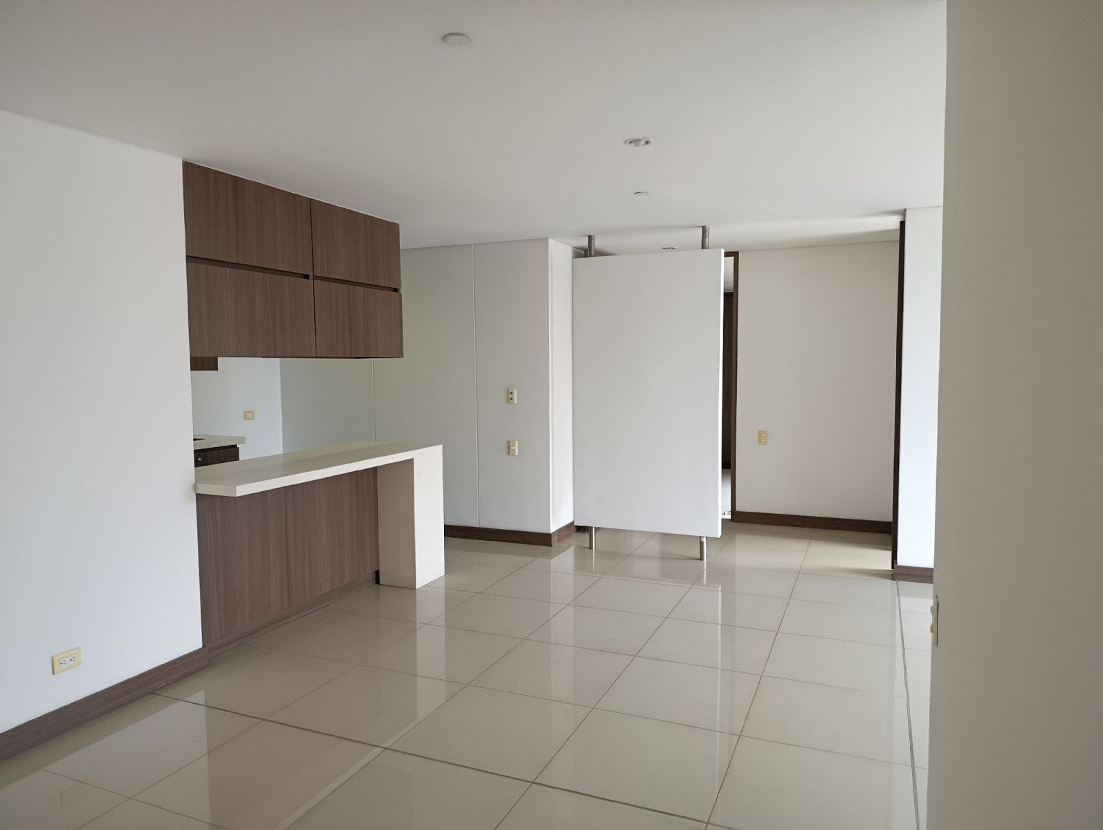 Apartamento en arriendo Antioquia Medellín Castropol 110 m2 Habitaciones 3 Baños 3 Garajes 2 Precio $6000000