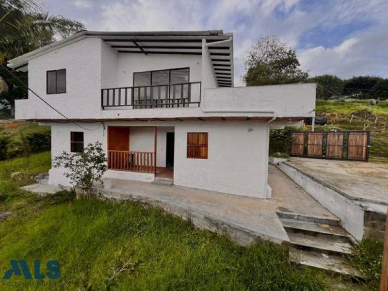 Casa en venta Antioquia Medellín San Cristobal 240 m2 Habitaciones 4 Baños 2 Garajes 4 Precio $700000000