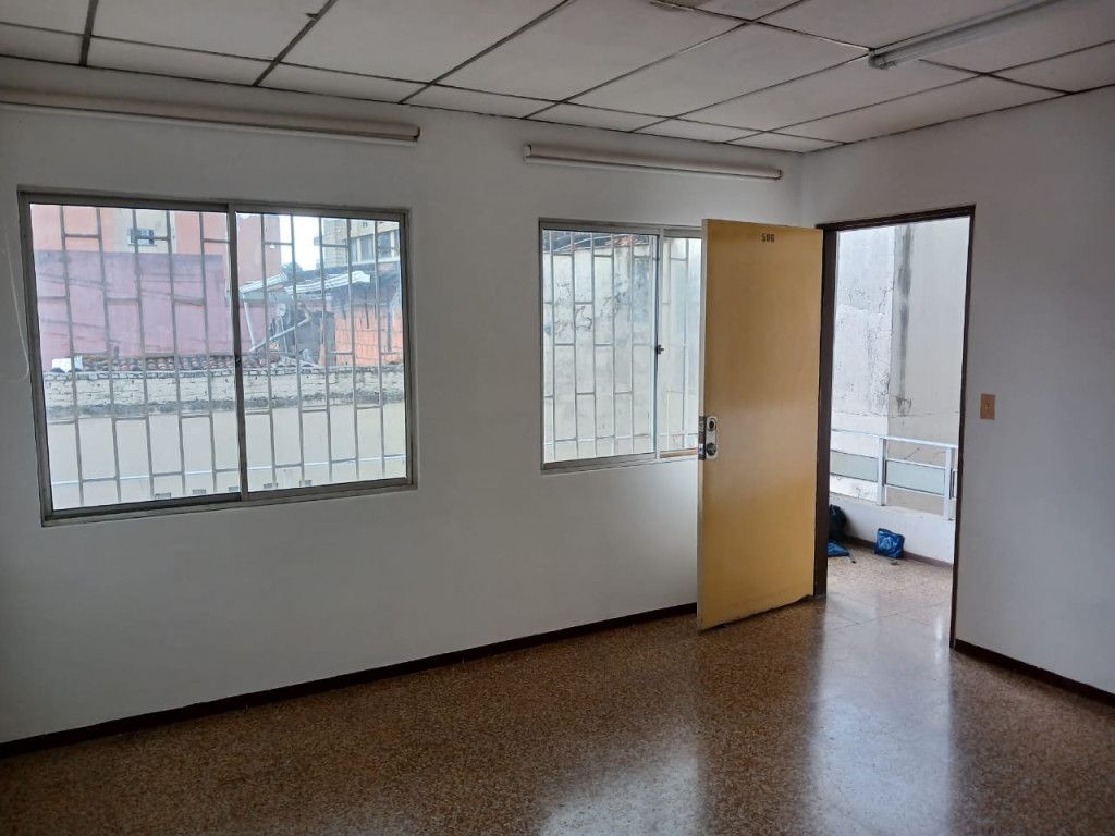 Oficina en arriendo Valle Del Cauca Cali San Pedro 20 m2 Habitaciones 0 Baños 1 Garajes 0 Precio $655332