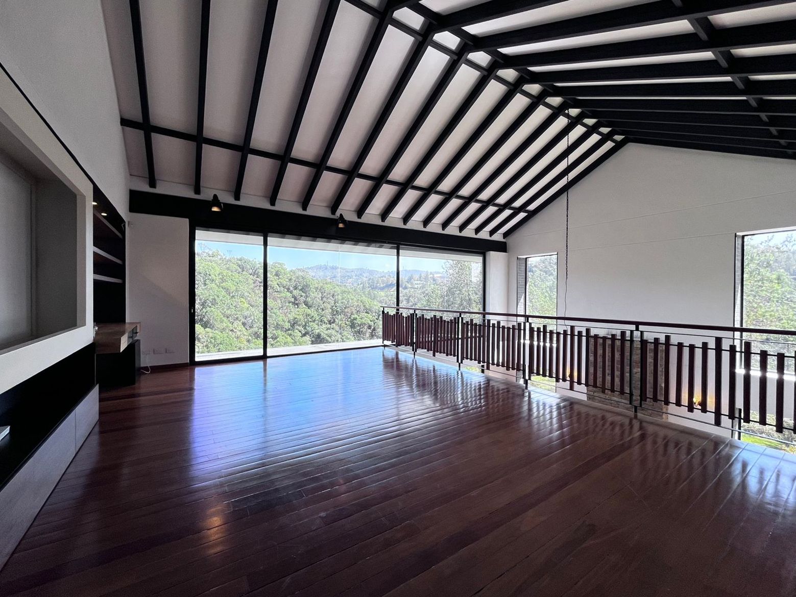 Casa en arriendo o venta Antioquia Envigado La Mesa 580 m2 Habitaciones 4 Baños 6 Garajes 6 Precio venta $4870000000 Precio arriendo $23000000