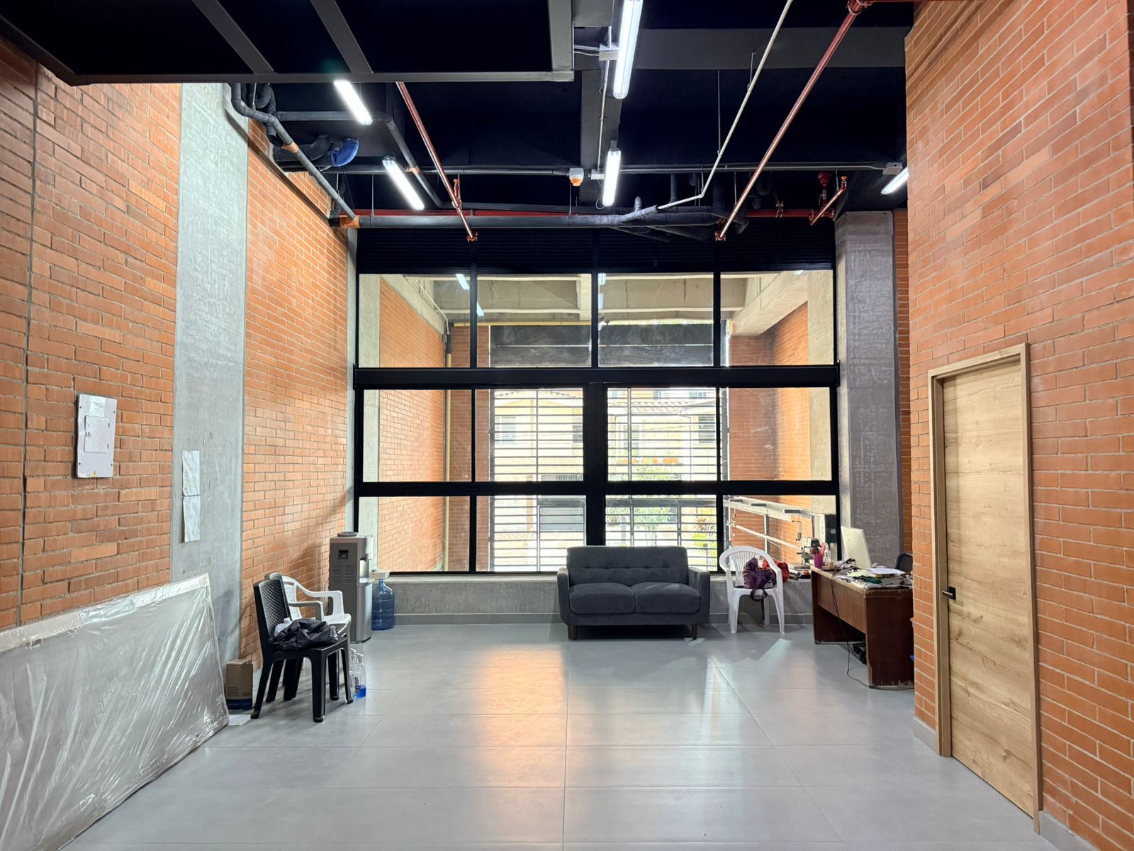 Oficina en arriendo o venta Antioquia Medellín Laureles 52 m2 Habitaciones 0 Baños 1 Garajes 0 Precio venta $610000000 Precio arriendo $4800000