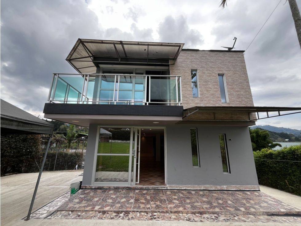 Casa Campestre en arriendo Antioquia Guarne Guarne 570 m2 Habitaciones 3 Baños 3 Garajes 2 Precio $4000000