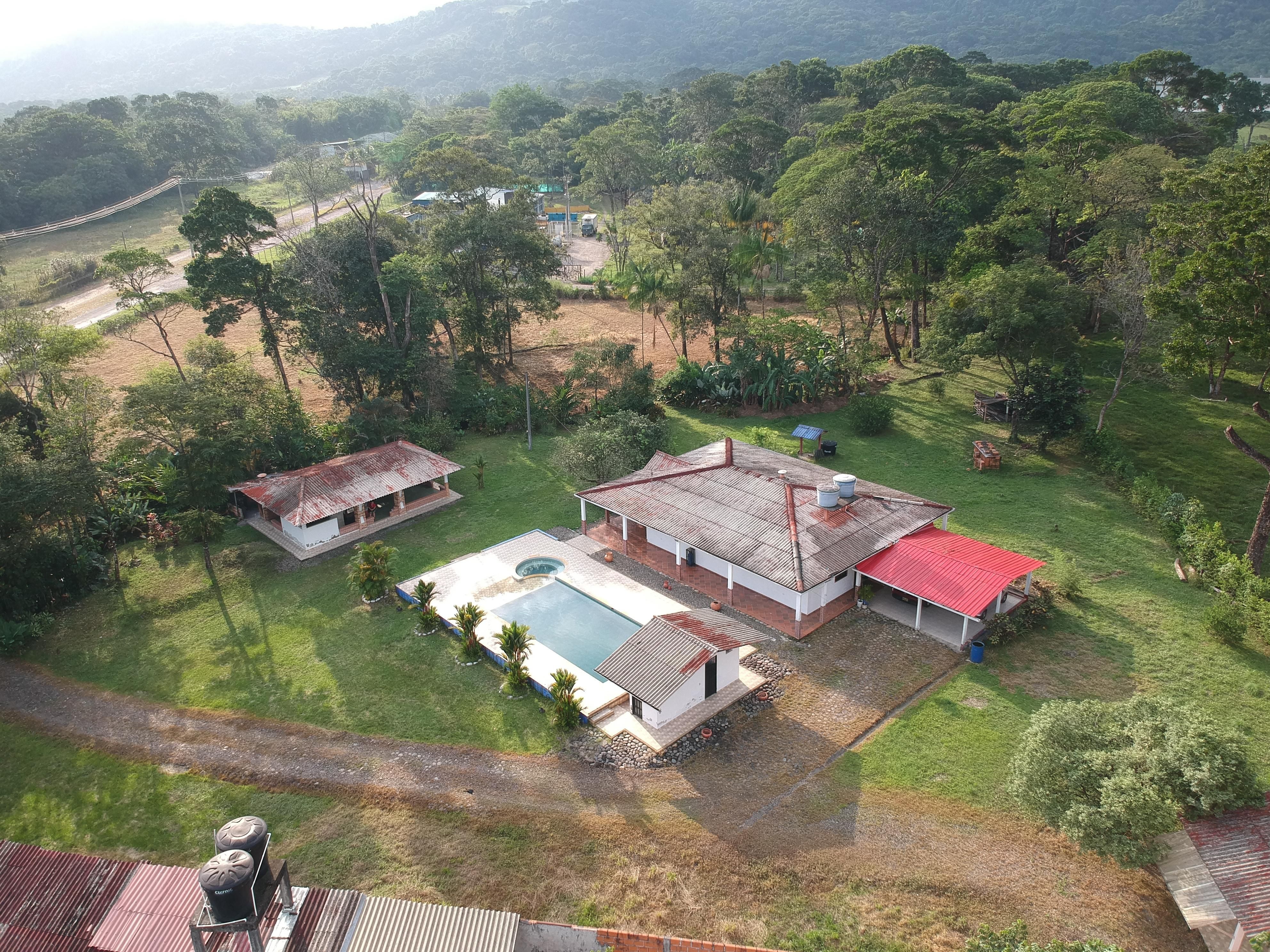 Casa Campestre en venta Meta Villavicencio Br Rincon Del Buque 300 m2 Habitaciones 4 Baños 4 Garajes 2 Precio $1300000000