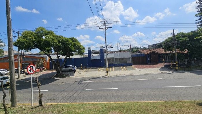 Lote en venta Valle Del Cauca Cali La Flora 320 m2 Habitaciones 0 Baños 4 Garajes 2 Precio $820000000