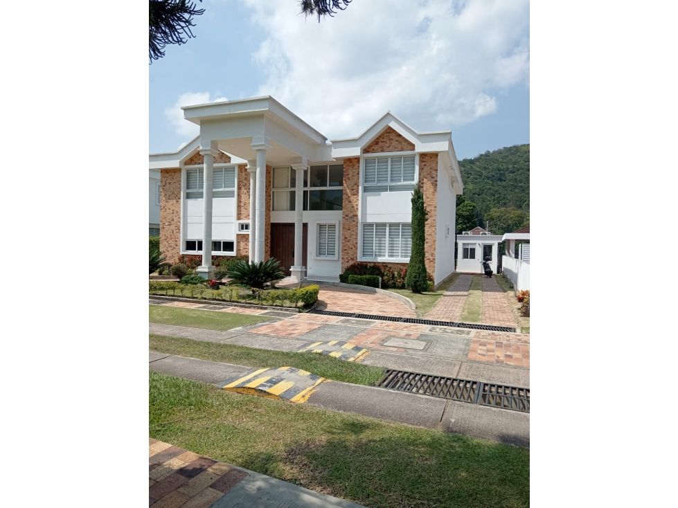 Casa en arriendo Santander Piedecuesta Piedecuesta 350 m2 Habitaciones 5 Baños 5 Garajes 6 Precio $11050000