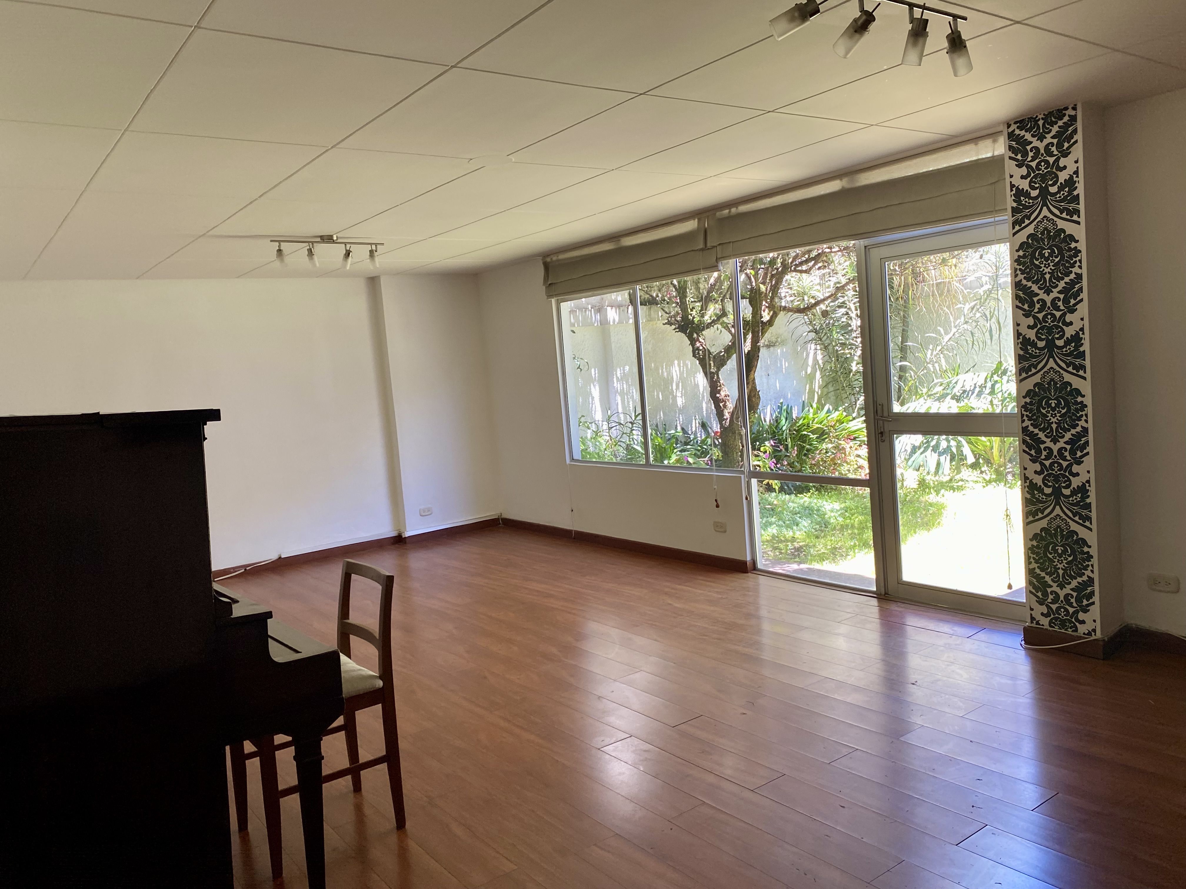 Apartamento en arriendo o venta Cundinamarca Bogotá San Patricio 190 m2 Habitaciones 4 Baños 2 Garajes 2 Precio venta $1050000000 Precio arriendo $5500000