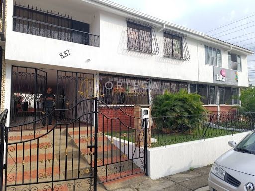 Casa en arriendo Santander Floridablanca Cañaveral Alto 300 m2 Habitaciones 5 Baños 4 Garajes 2 Precio $5000000