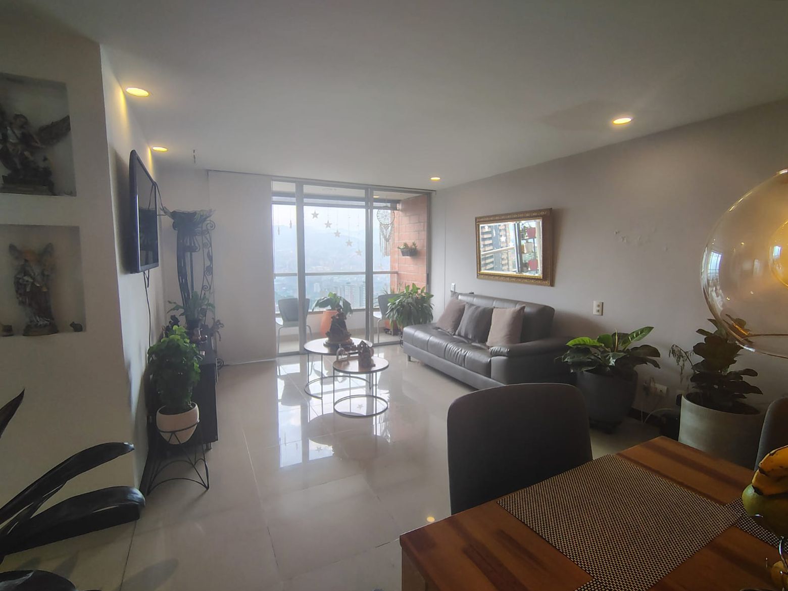 Apartamento en arriendo o venta Antioquia Envigado Loma Del Atravesado 94 m2 Habitaciones 2 Baños 2 Garajes 2 Precio venta $900000000 Precio arriendo $4600000