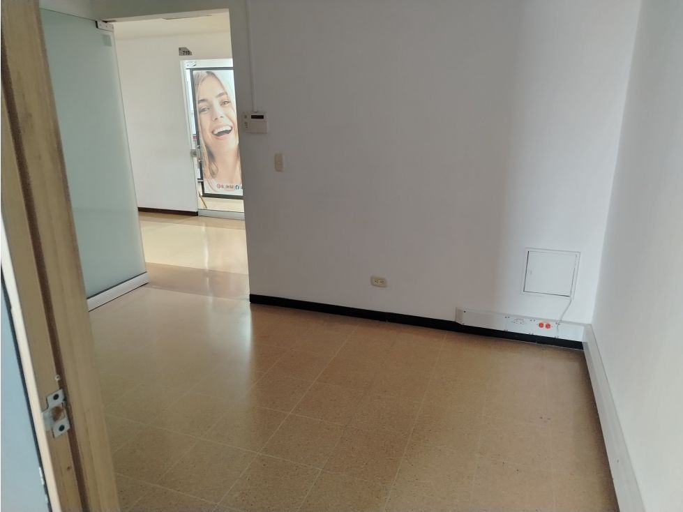 Oficina en arriendo Antioquia Medellín Miravalle 25 m2 Habitaciones 0 Baños 1 Garajes 1 Precio $2800000