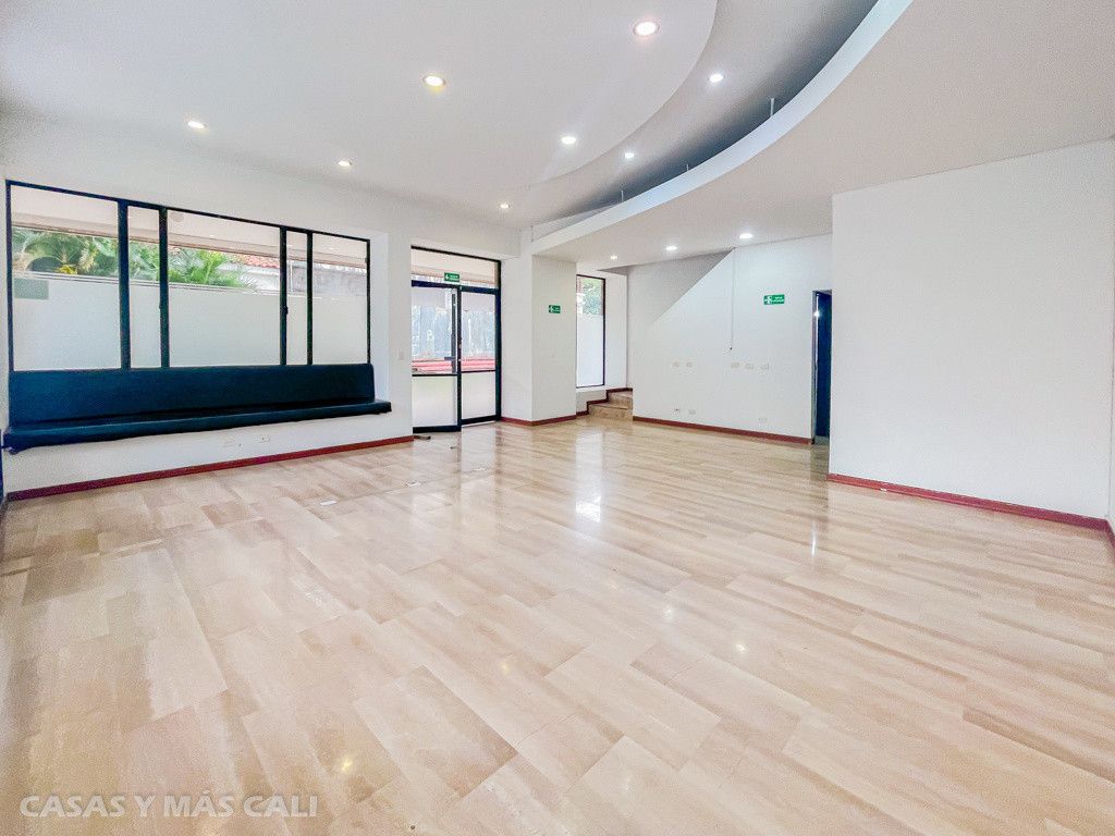 Oficina en arriendo Valle Del Cauca Cali San Antonio 213 m2 Habitaciones 0 Baños 3 Garajes 2 Precio $7000000