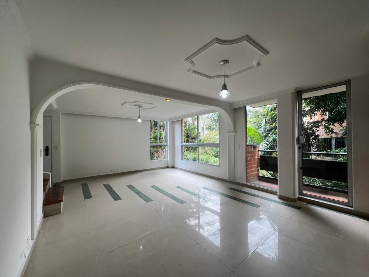 Apartamento en arriendo Antioquia Envigado La Pradera 102 m2 Habitaciones 3 Baños 3 Garajes 2 Precio $3450000