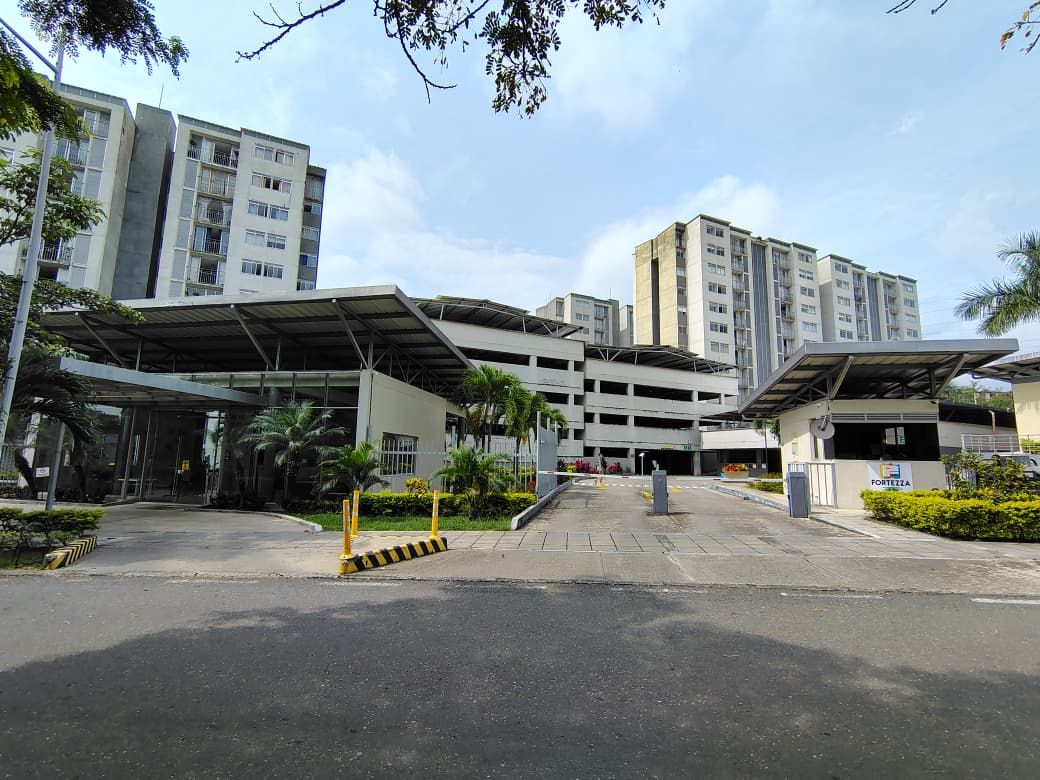 Apartamento en arriendo Tolima Ibagué Cr Tejares 62 m2 Habitaciones 3 Baños 2 Garajes 1 Precio $1400000