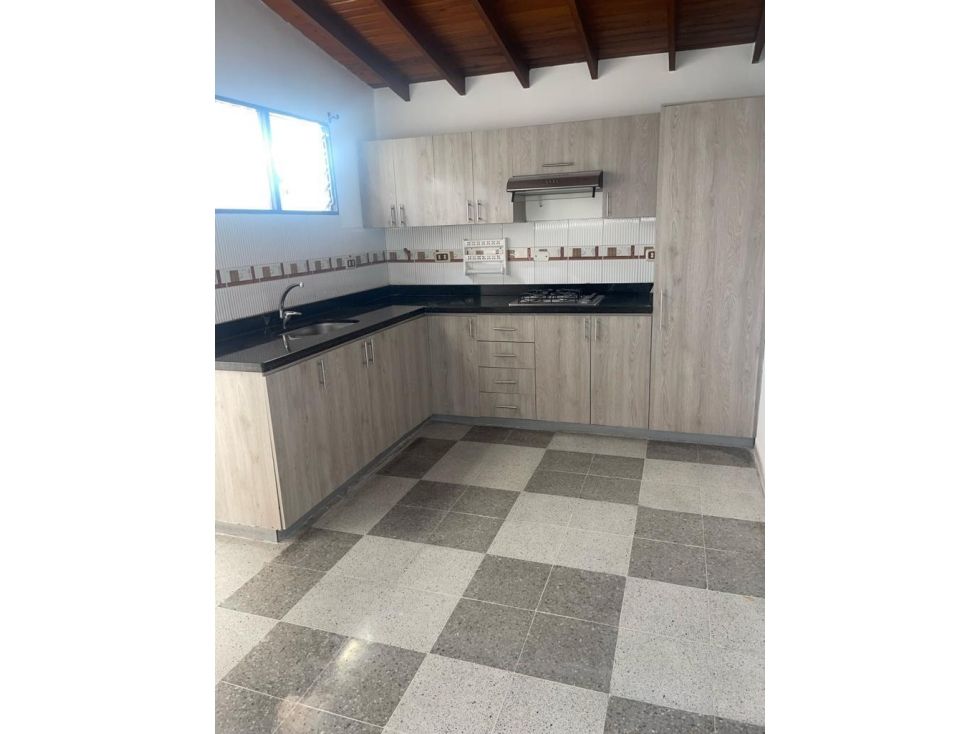 Apartaestudio en arriendo Antioquia Medellín Los Pinos 202 m2 Habitaciones 4 Baños 4 Garajes 2 Precio $6925000