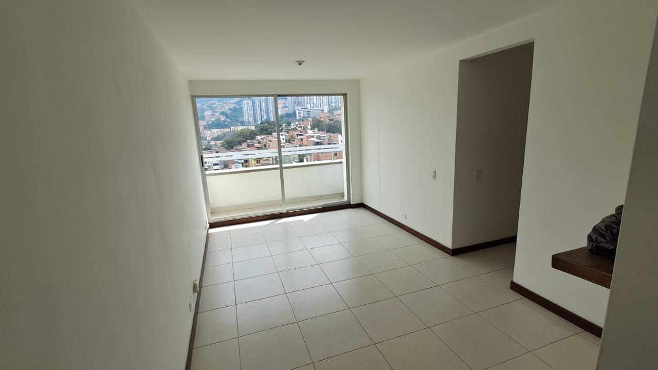 Apartamento en arriendo Antioquia Medellín Loma De Los Bernal 65 m2 Habitaciones 3 Baños 2 Garajes 1 Precio $2850000