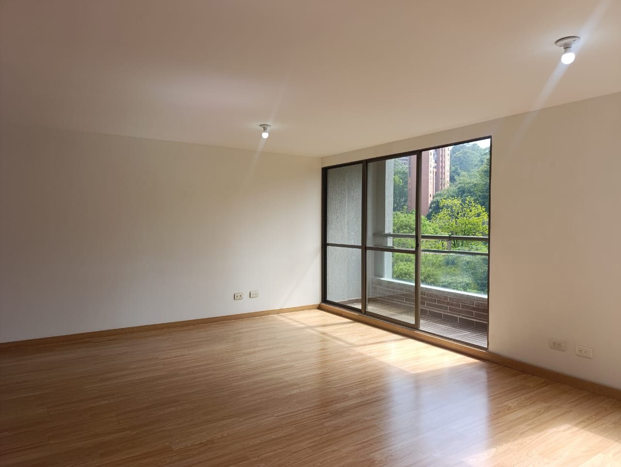 Apartamento en arriendo Antioquia Medellín Los Balsos No 2 70 m2 Habitaciones 2 Baños 2 Garajes 1 Precio $4450000