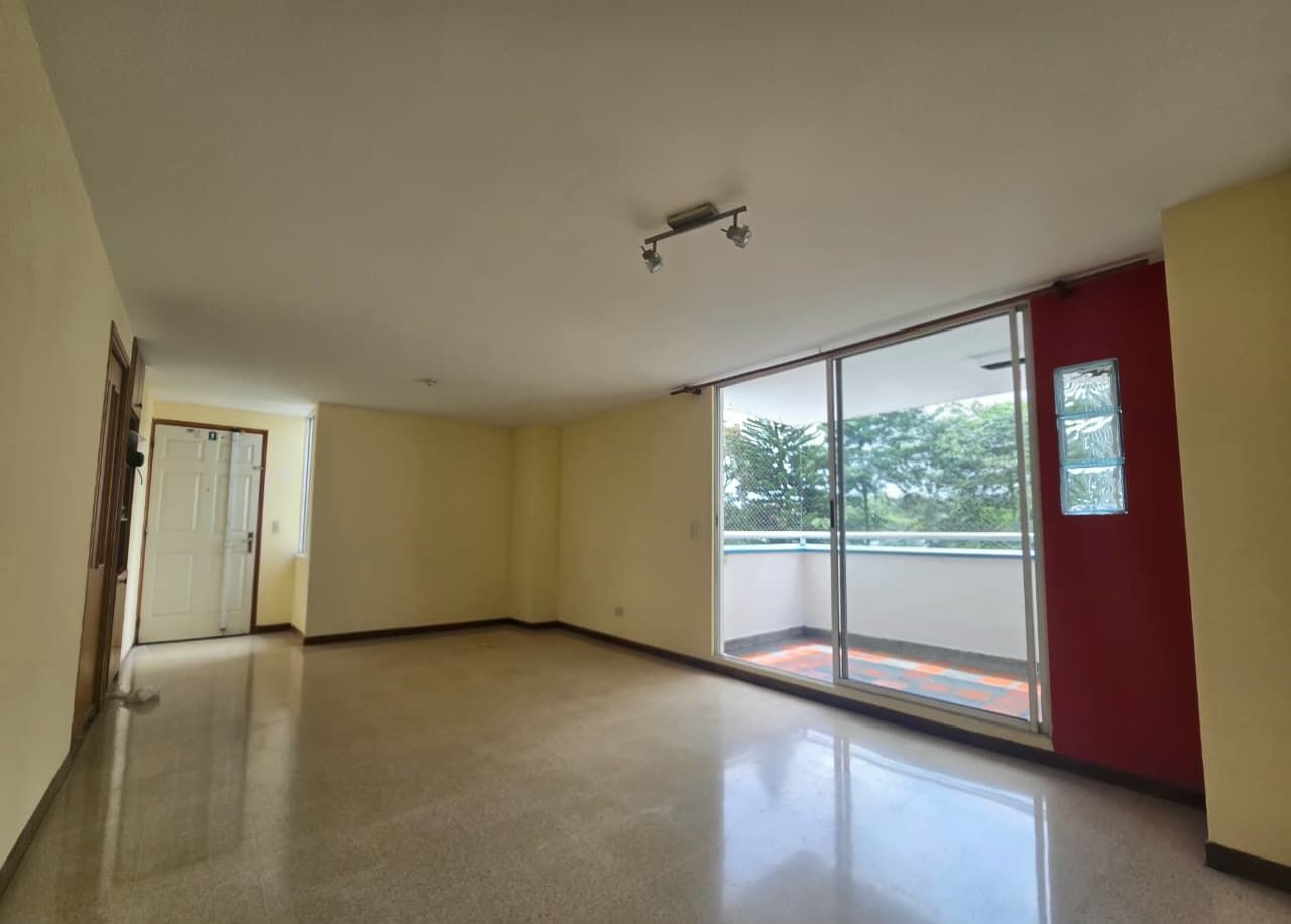 Apartamento en arriendo Antioquia Medellín La Mota 130 m2 Habitaciones 3 Baños 2 Garajes 1 Precio $3950000
