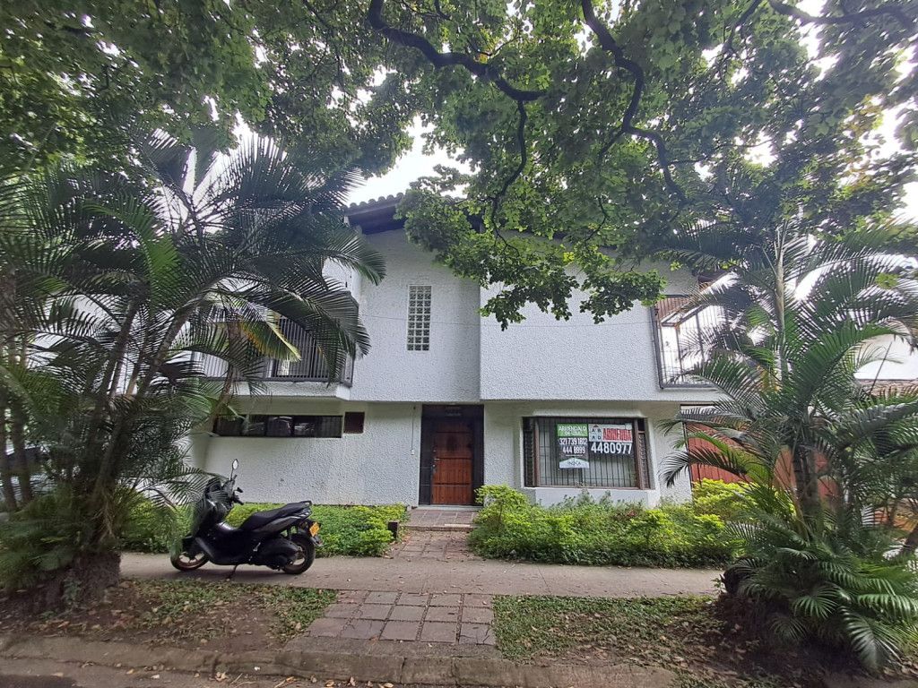 Casa en arriendo Antioquia Medellín La Aguacatala 445 m2 Habitaciones 11 Baños 4 Garajes 9 Precio $20000000