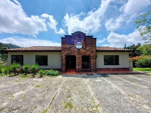 Casa en arriendo Antioquia Envigado Envigado 185 m2 Habitaciones 3 Baños 2 Garajes 2 Precio $7500000