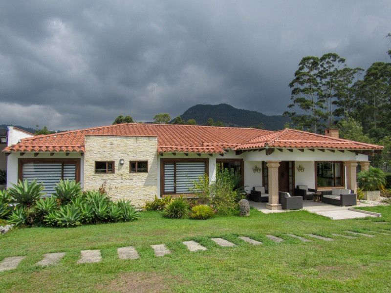 Casa en venta Antioquia La Ceja Maria Auxiliadora 350 m2 Habitaciones 4 Baños 5 Garajes 2 Precio $2800000000