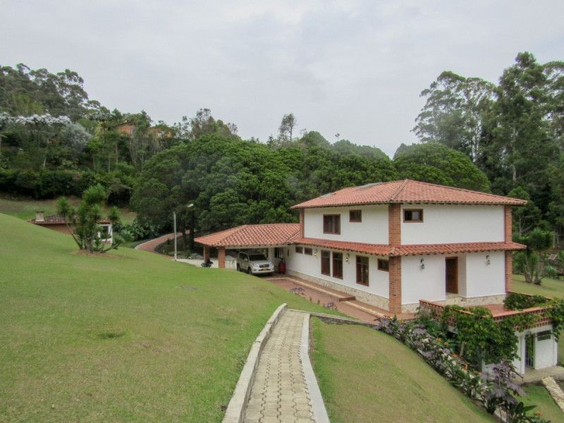 Finca en venta Antioquia Guarne Centro 500 m2 Habitaciones 7 Baños 8 Garajes 2 Precio $2600000000