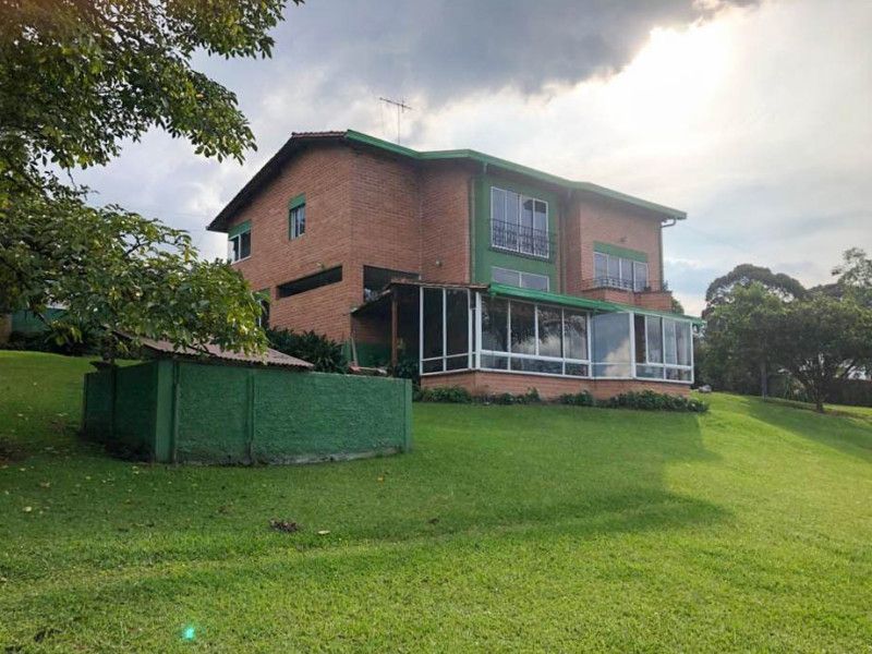 Finca en venta Antioquia Rionegro Centro 350 m2 Habitaciones 5 Baños 6 Garajes 2 Precio $2300000000