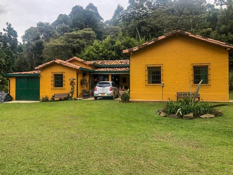 Finca en venta Antioquia Rionegro El Porvenir 400 m2 Habitaciones 3 Baños 4 Garajes 1 Precio $2300000000