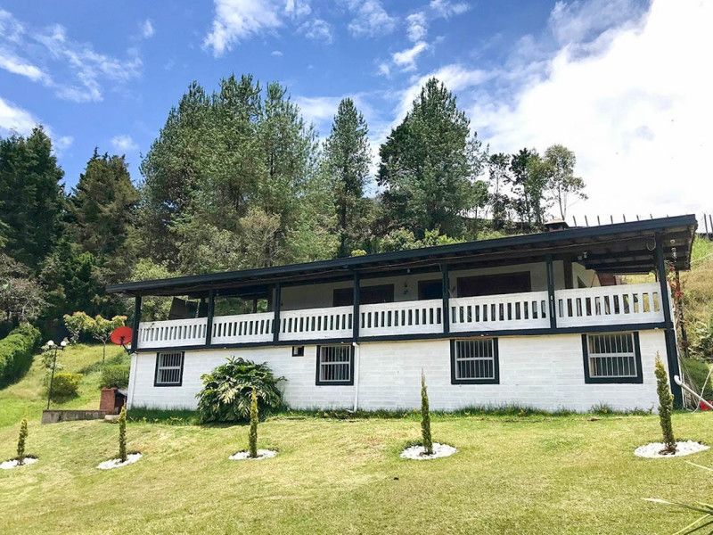 Finca en venta Antioquia Guarne Santo Tomás 249 m2 Habitaciones 3 Baños 2 Garajes 1 Precio $950000000
