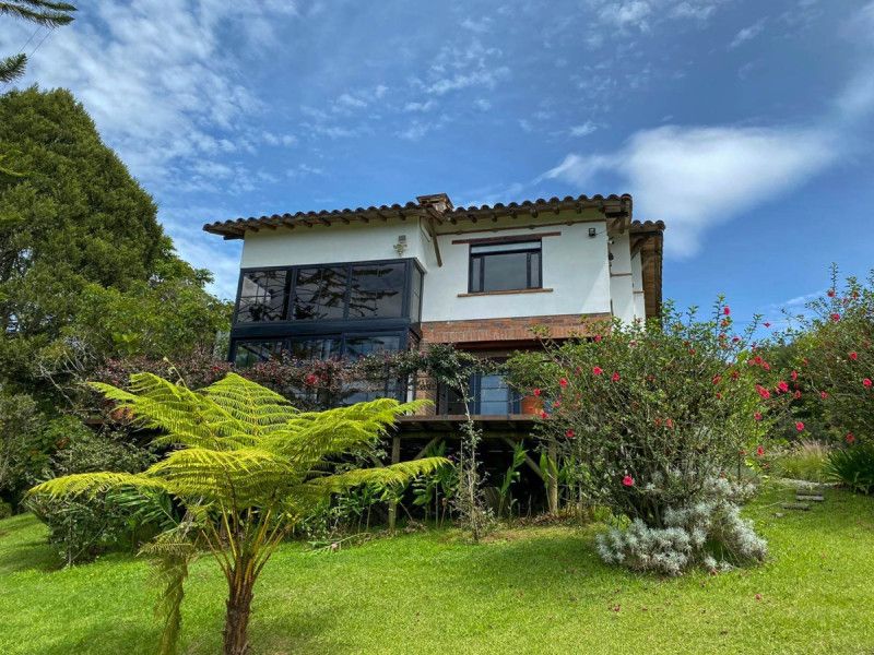 Finca en arriendo Antioquia El Carmen De Viboral La Alhambra 250 m2 Habitaciones 4 Baños 4 Garajes 2 Precio $6900000