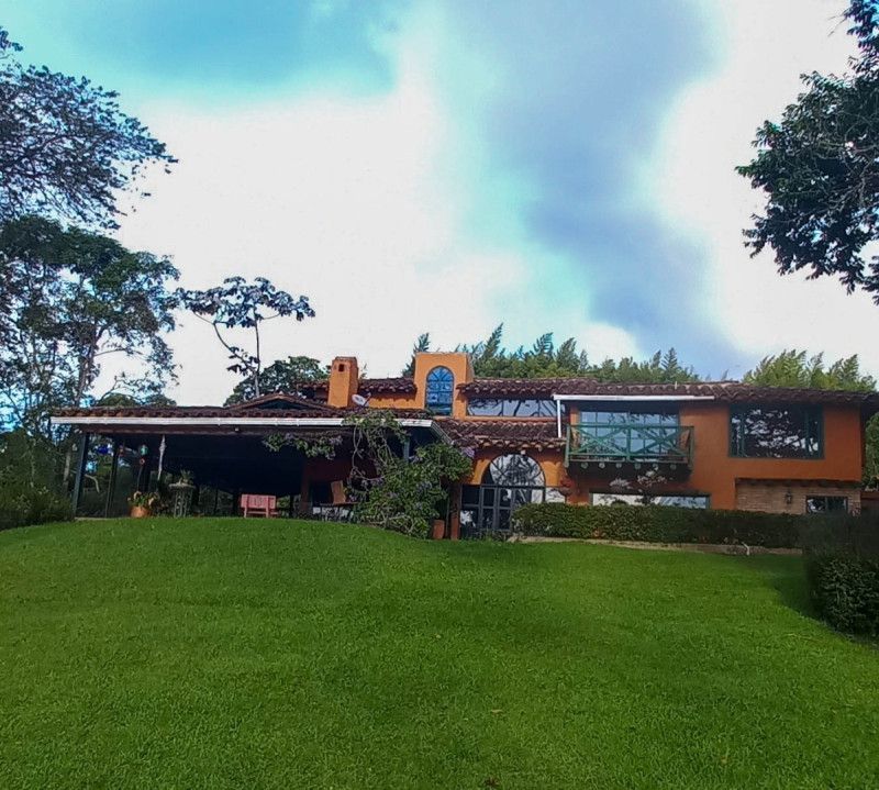 Finca en venta Antioquia El Carmen De Viboral La Alhambra 400 m2 Habitaciones 4 Baños 4 Garajes 2 Precio $1900000000