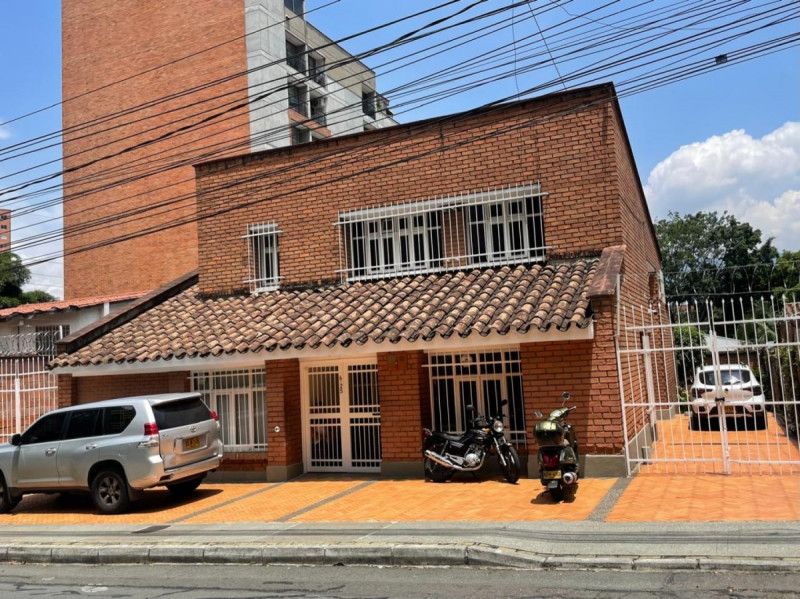 Casa en arriendo Antioquia Medellín Astorga 400 m2 Habitaciones 6 Baños 5 Garajes 4 Precio $20000000