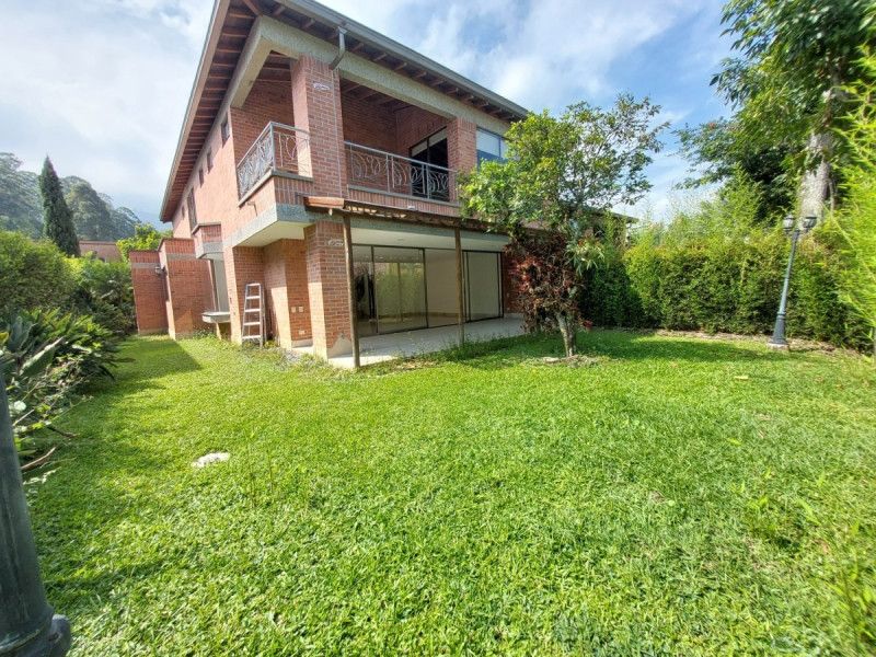 Casa en venta Antioquia Envigado Zúñiga 270 m2 Habitaciones 3 Baños 5 Garajes 4 Precio $2500000000